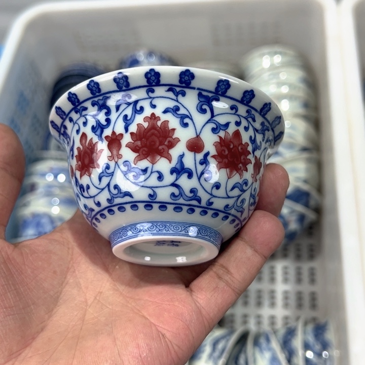 瓷片白青花釉里红缠枝莲压手杯微瑕