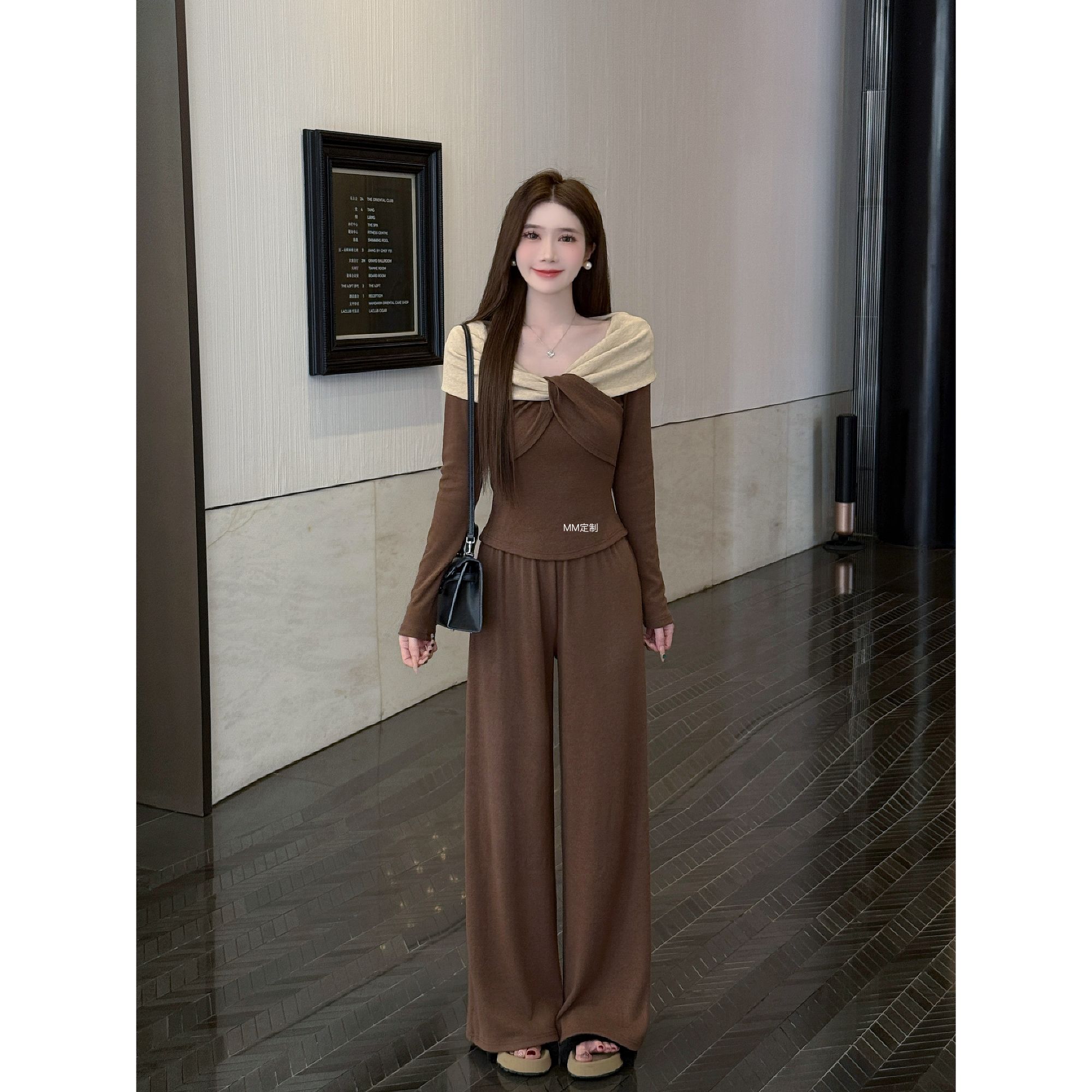 【古早女主】可可糖果设计感扭结撞色V领上衣直筒百搭裤两件套A505