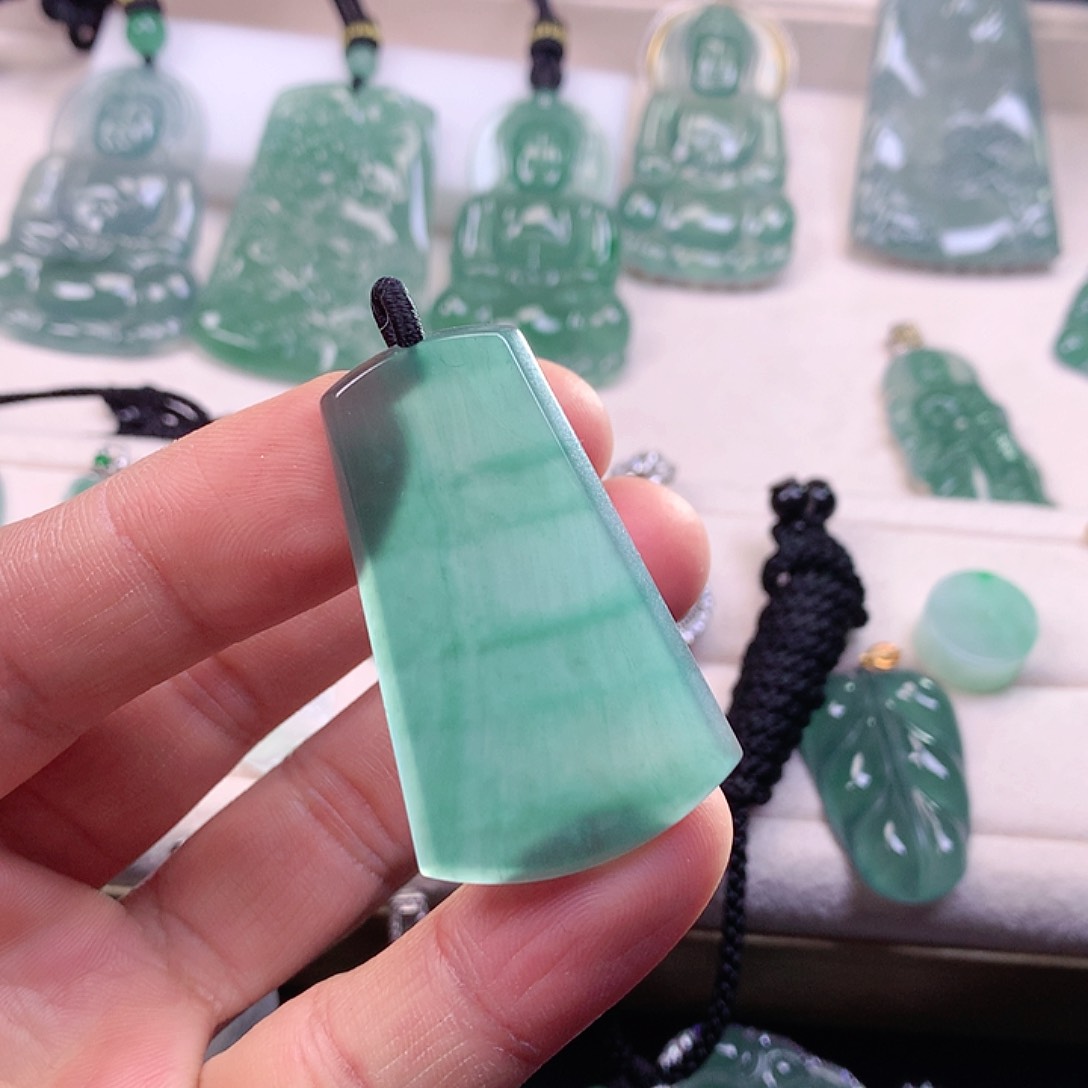 翡翠颈饰未镶嵌翡翠