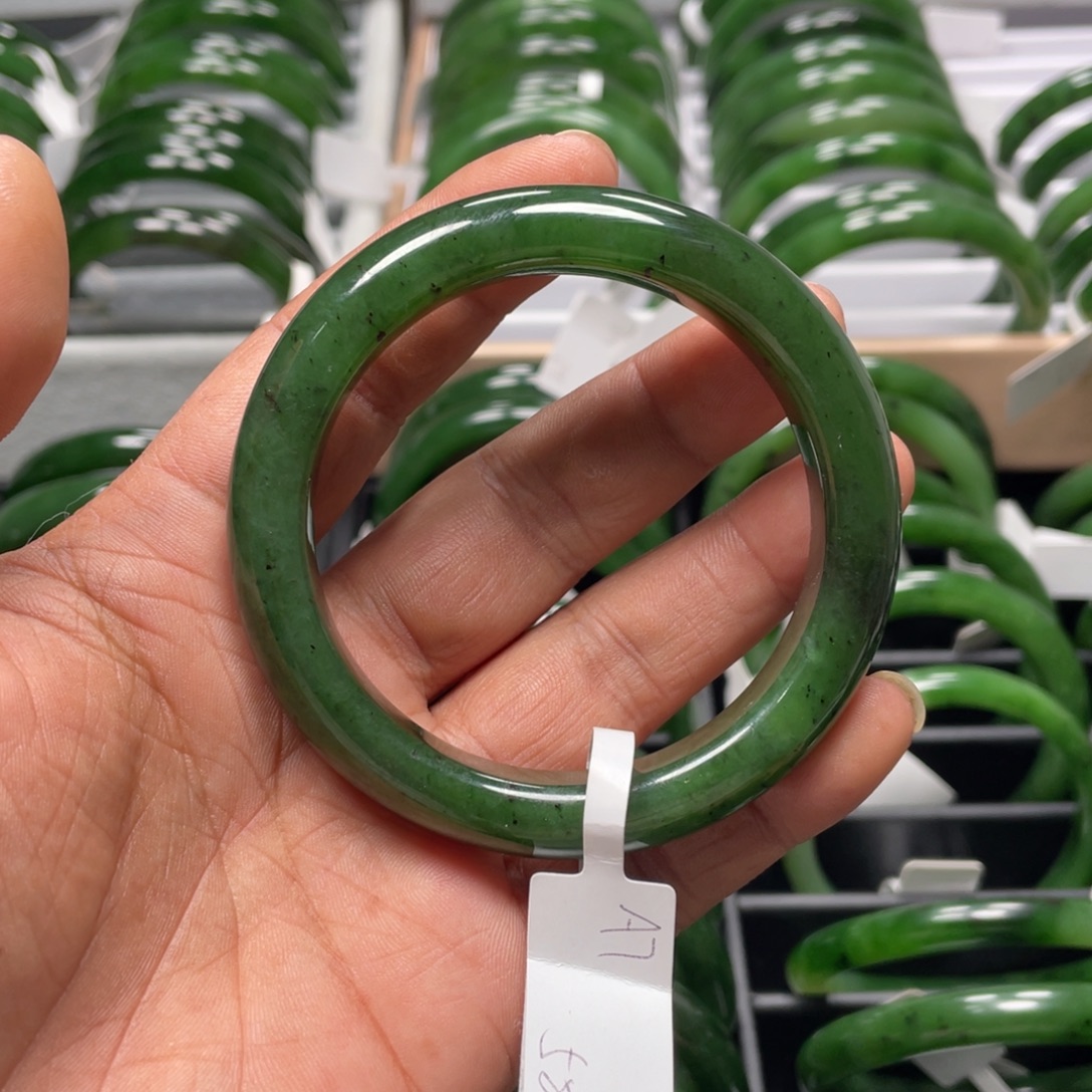 和田玉（碧玉）未镶嵌手镯