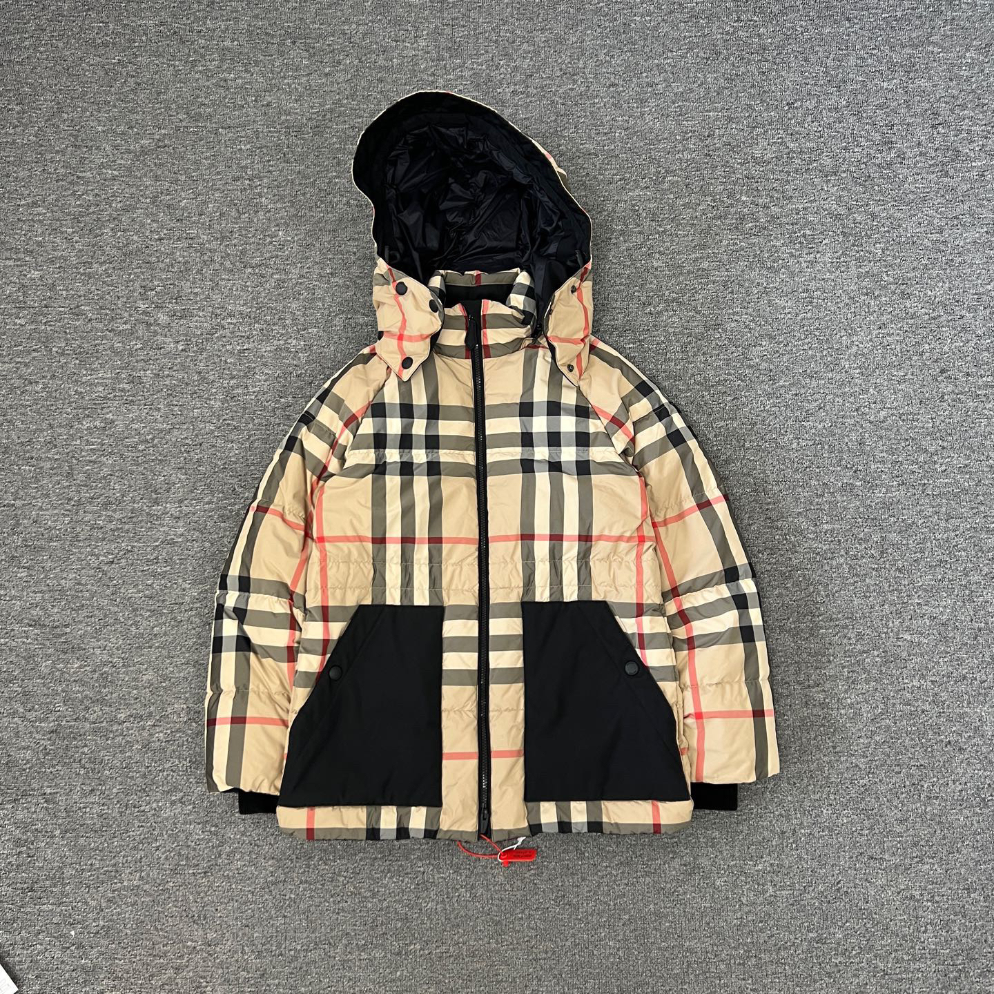 99新 AMIPARIS Burberry 巴宝莉 经典格纹 连帽羽绒服 99新 Xs码