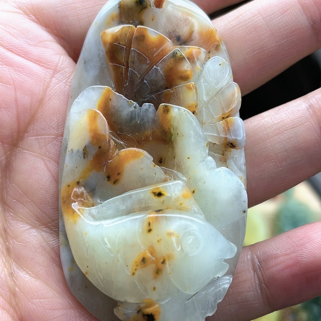 蛇纹石玉颈饰未镶嵌