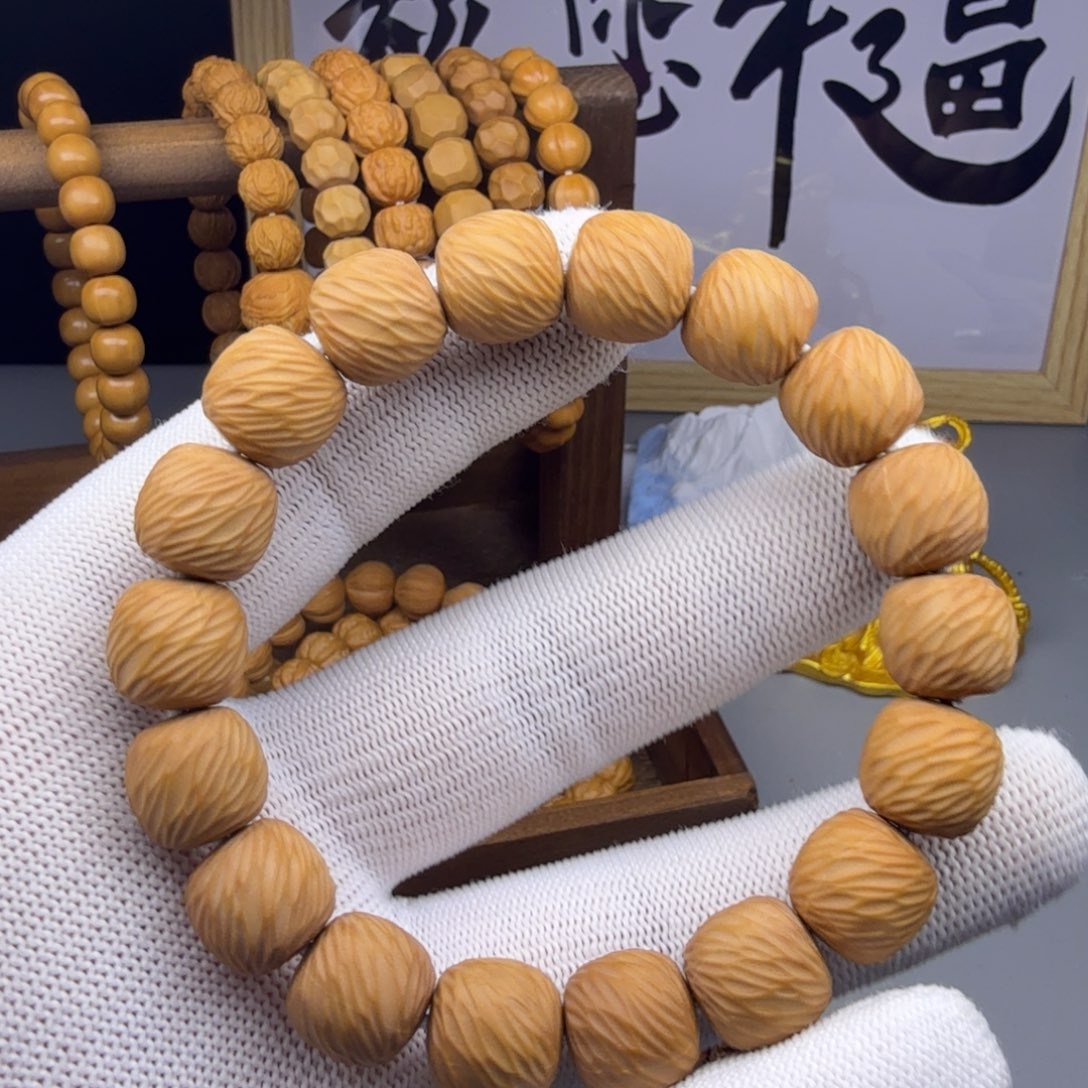 猴头核桃吊坠云锦