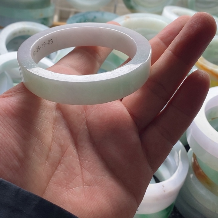 天然A货翡翠手镯定制