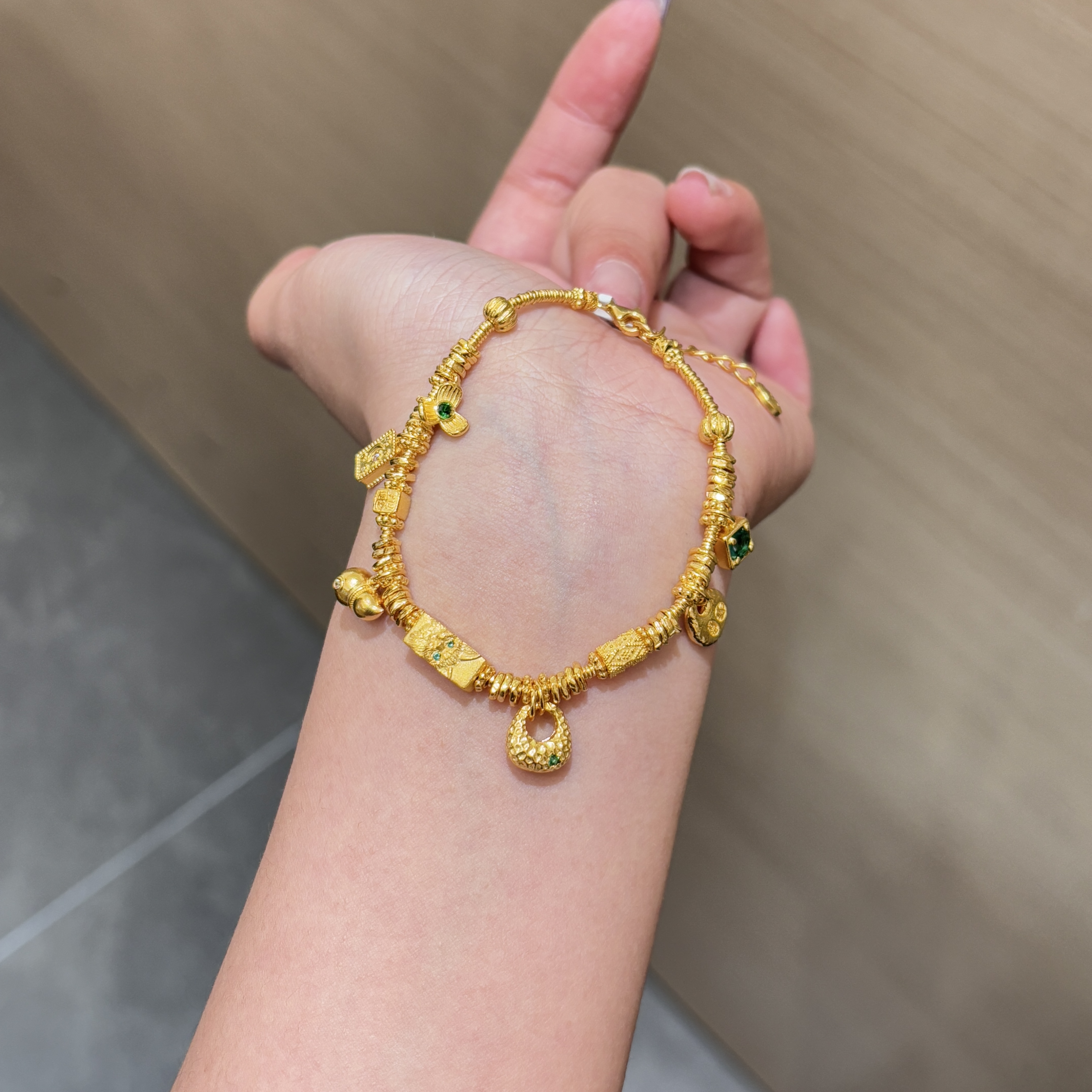 【菠萝珠宝】足金999 锤纹福袋手链 金重：26.76克