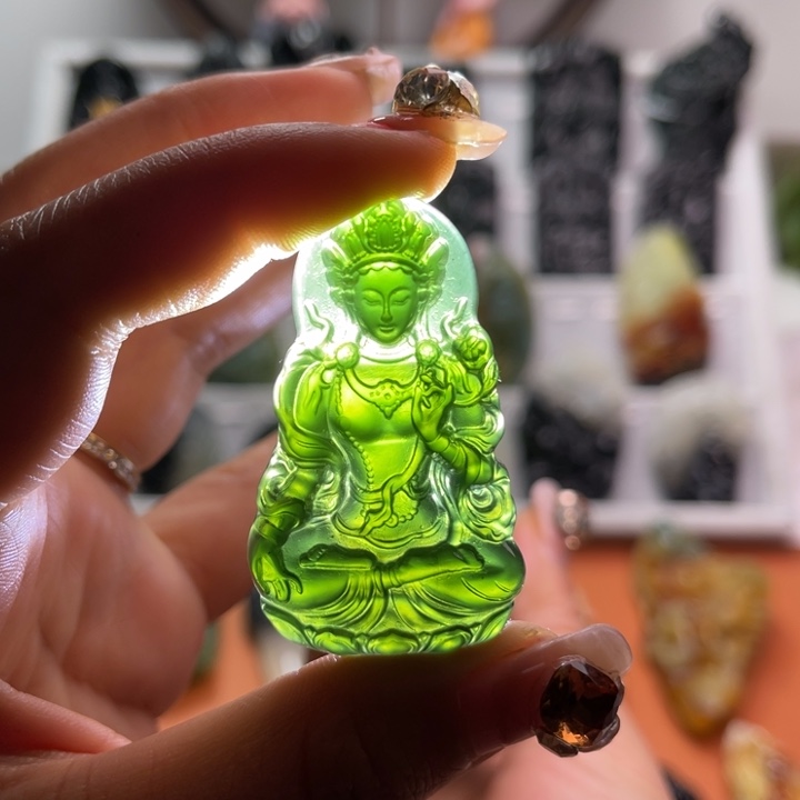 蛇纹石玉颈饰未镶嵌