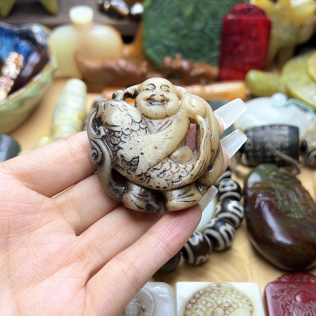 蛇纹石玉未镶嵌颈饰