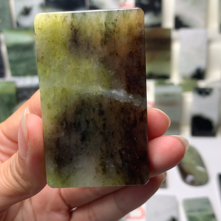 L***n独山玉未镶嵌颈饰