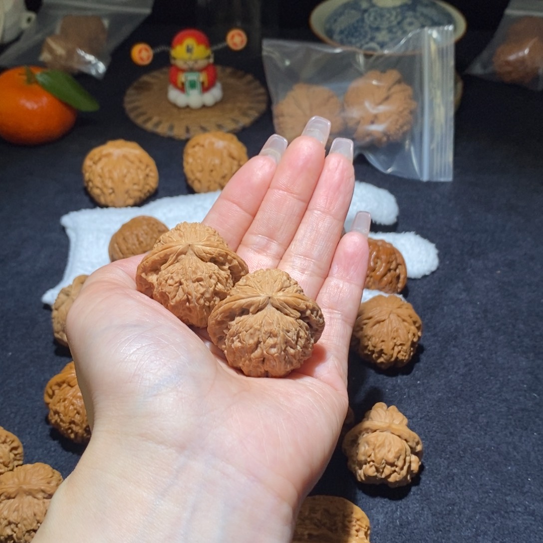 文玩核桃吊坠白狮子39