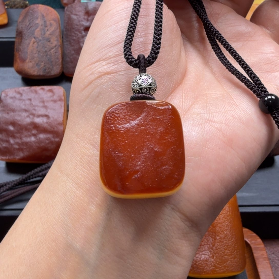 琥珀吊坠(赠链)未镶嵌