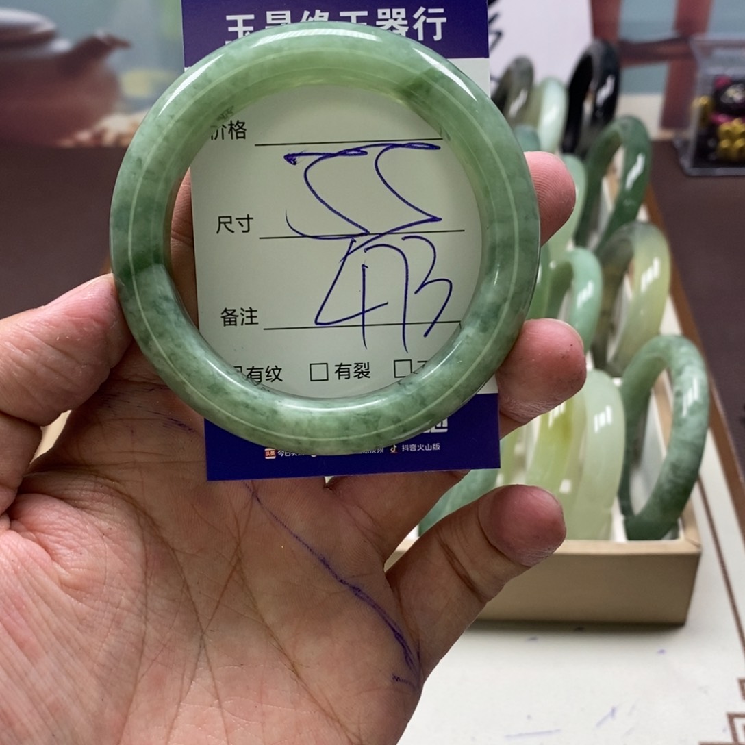 蛇纹石玉手镯未镶嵌