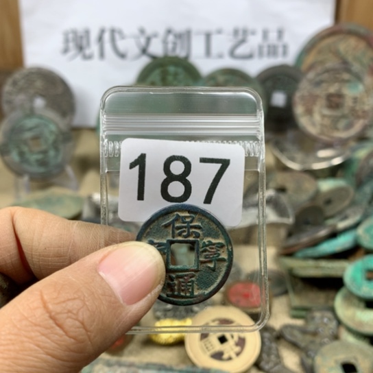 铜一*现代文创工艺品
