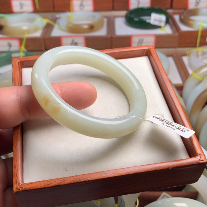 【闪购商品】和田玉手镯未镶嵌54.5