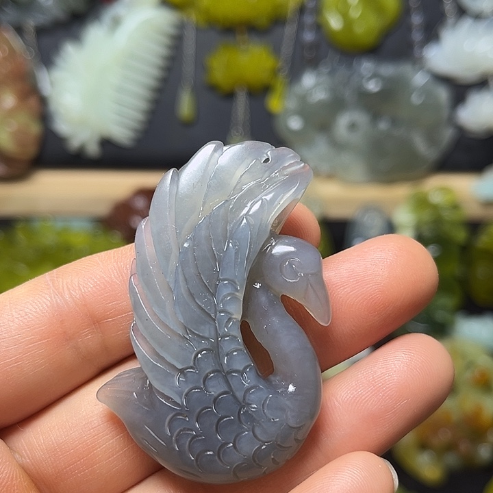 蛇纹石玉未镶嵌颈饰