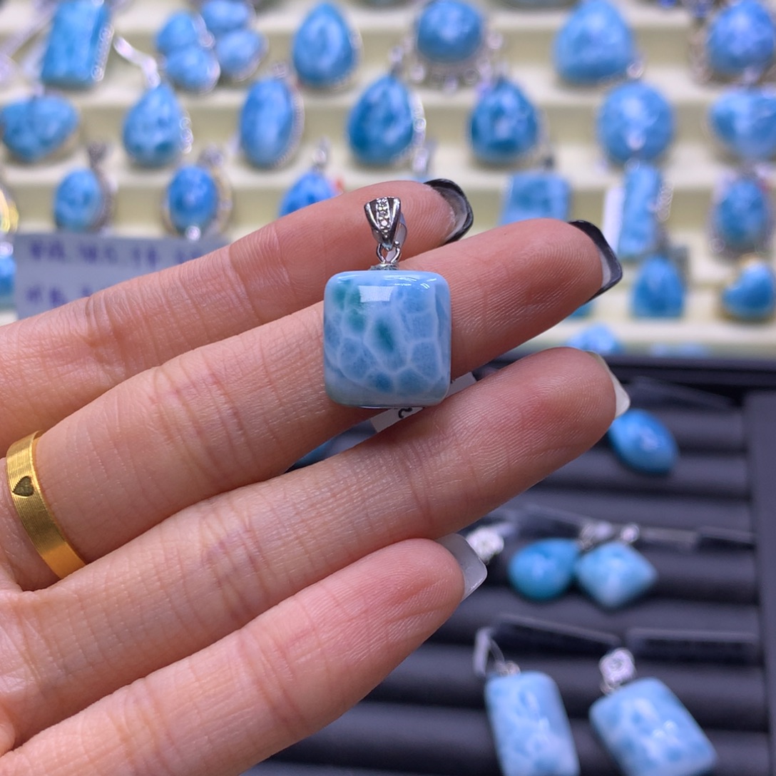 针钠钙石（海纹石）未镶嵌颈饰无事牌吊坠色差略异