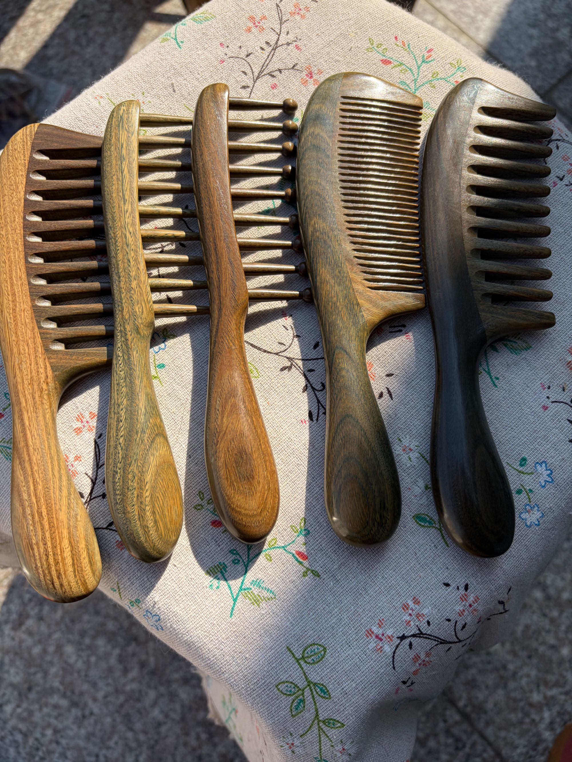 绿檀长柄木梳  宽齿密齿防静电梳子