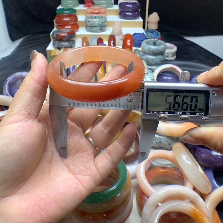 未镶嵌手镯石英质玉