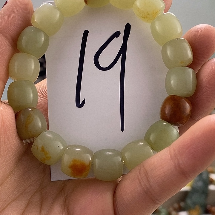 透闪石质玉手链未镶嵌微瑕