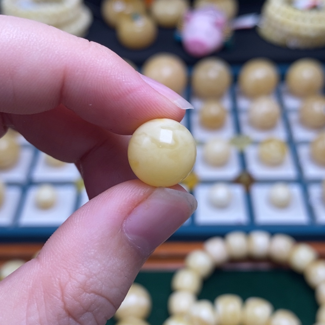 过***8蜜蜡未镶嵌珠宝奇石