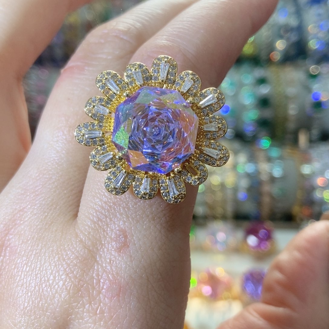 66锆石（处理）戒指