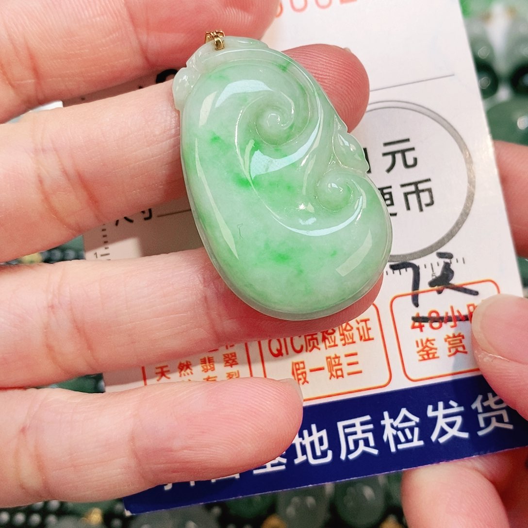 翡翠颈饰18K金镶嵌吊坠