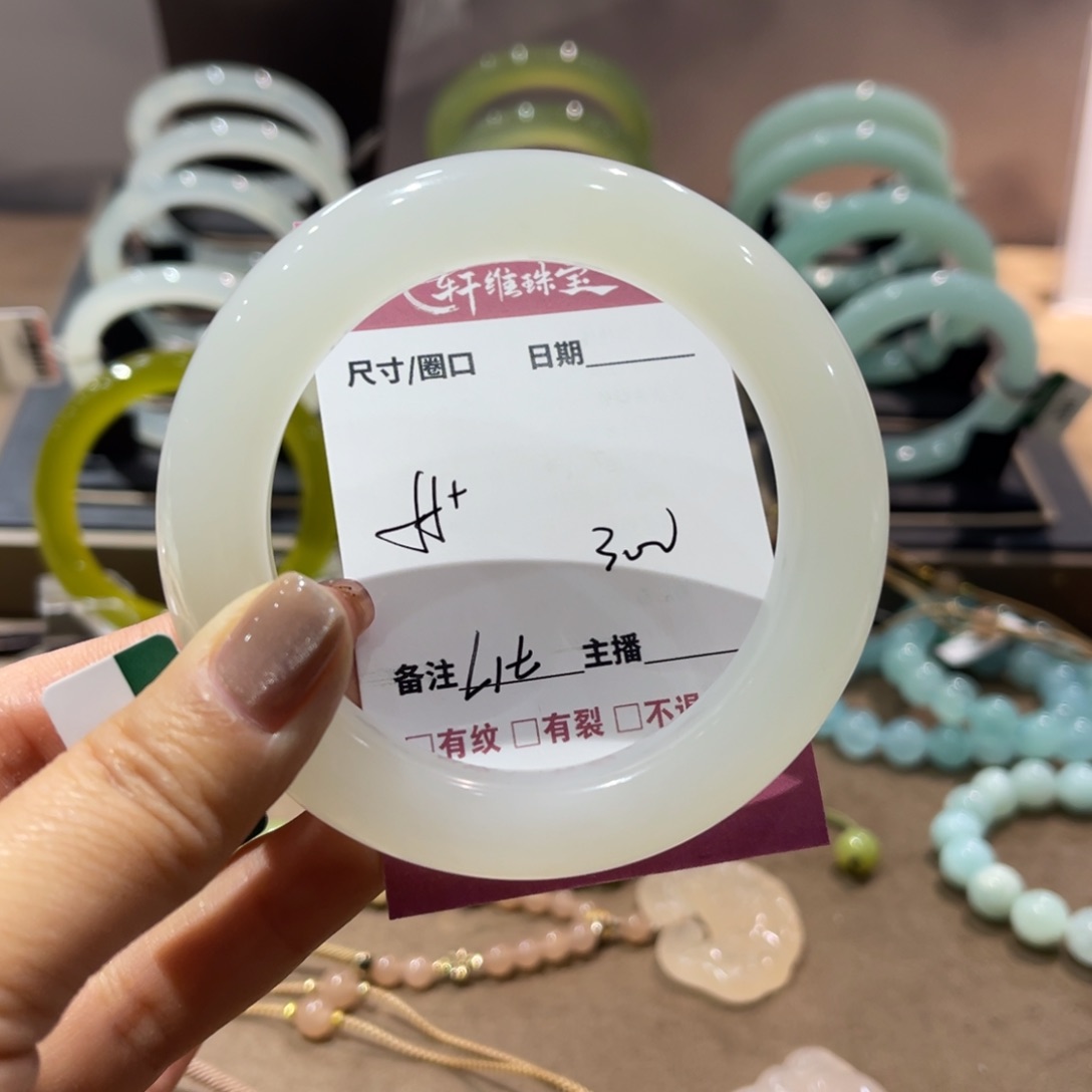 蛇纹石玉手镯未镶嵌L****e手镯