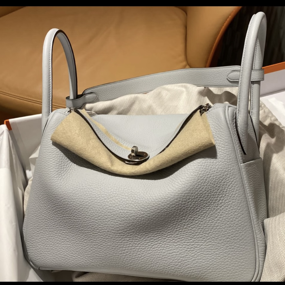 99新 Hermes/爱马仕 珍珠灰框q刻Lindy30单肩包/DT139