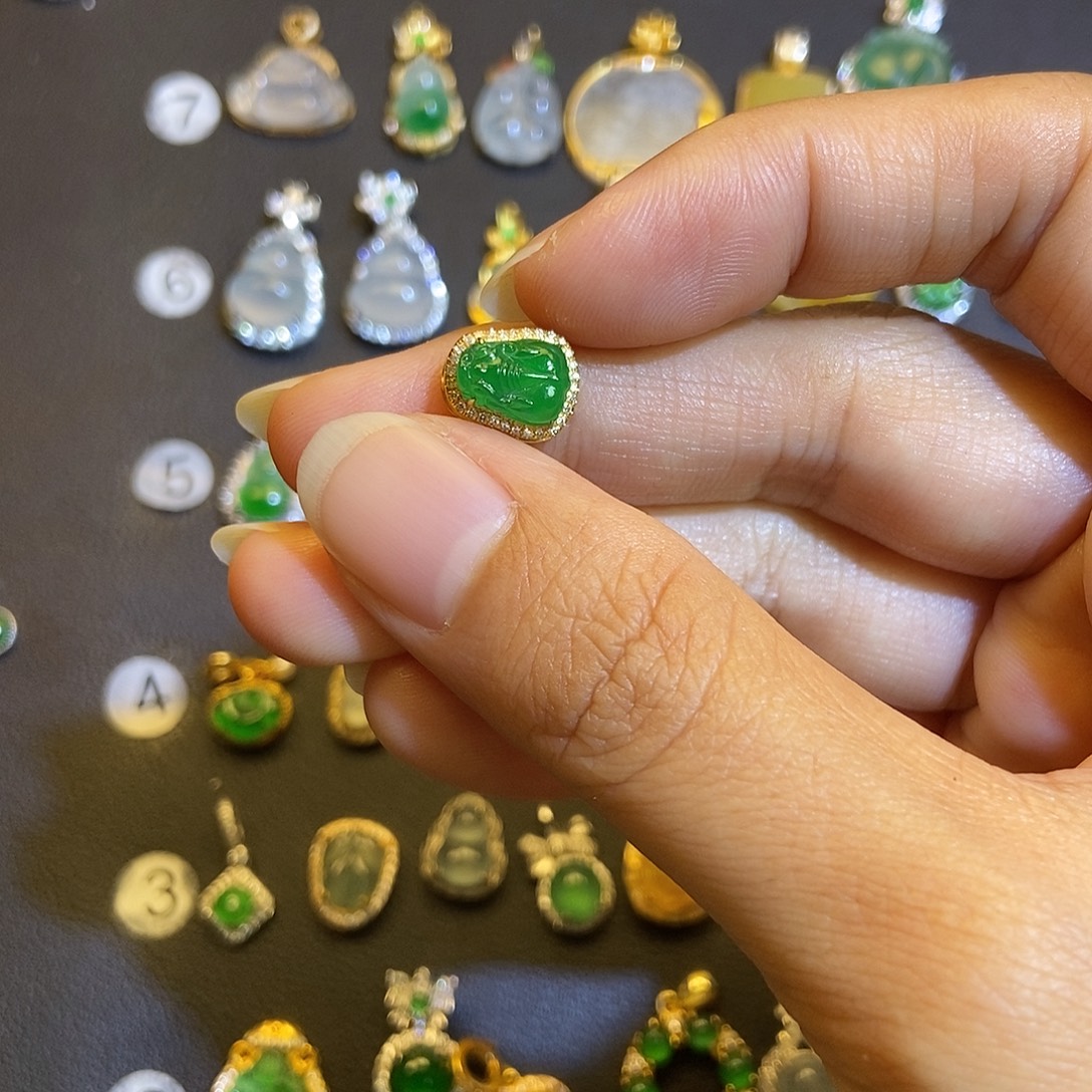 宜***锅翡翠18K金镶嵌吊坠(不含链)