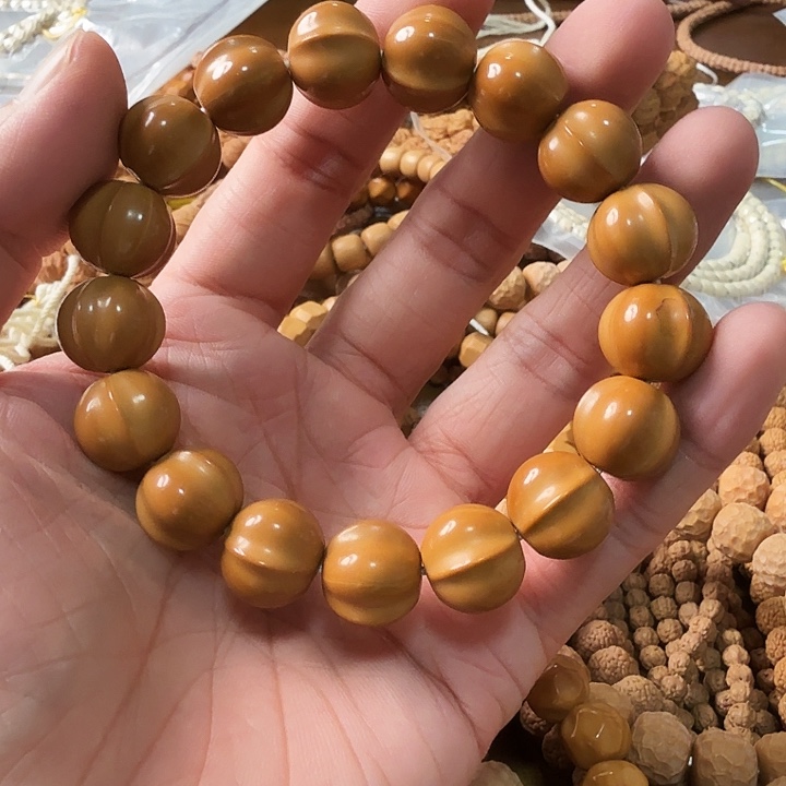 猴头核桃吊坠………..