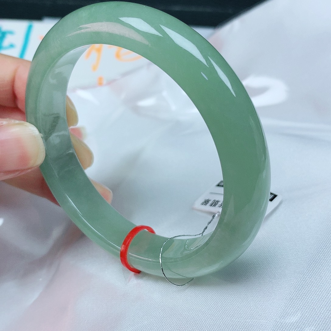 翡翠手镯未镶嵌56+圈