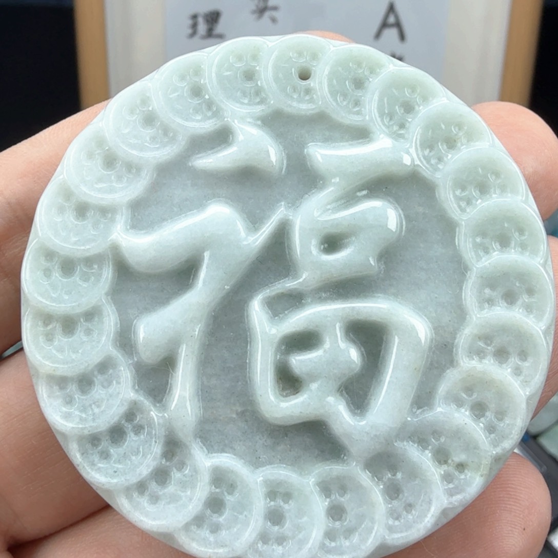 翡翠挂件未镶嵌翡翠