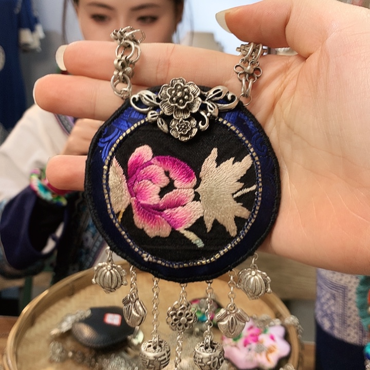 花岗石铁合金吊坠