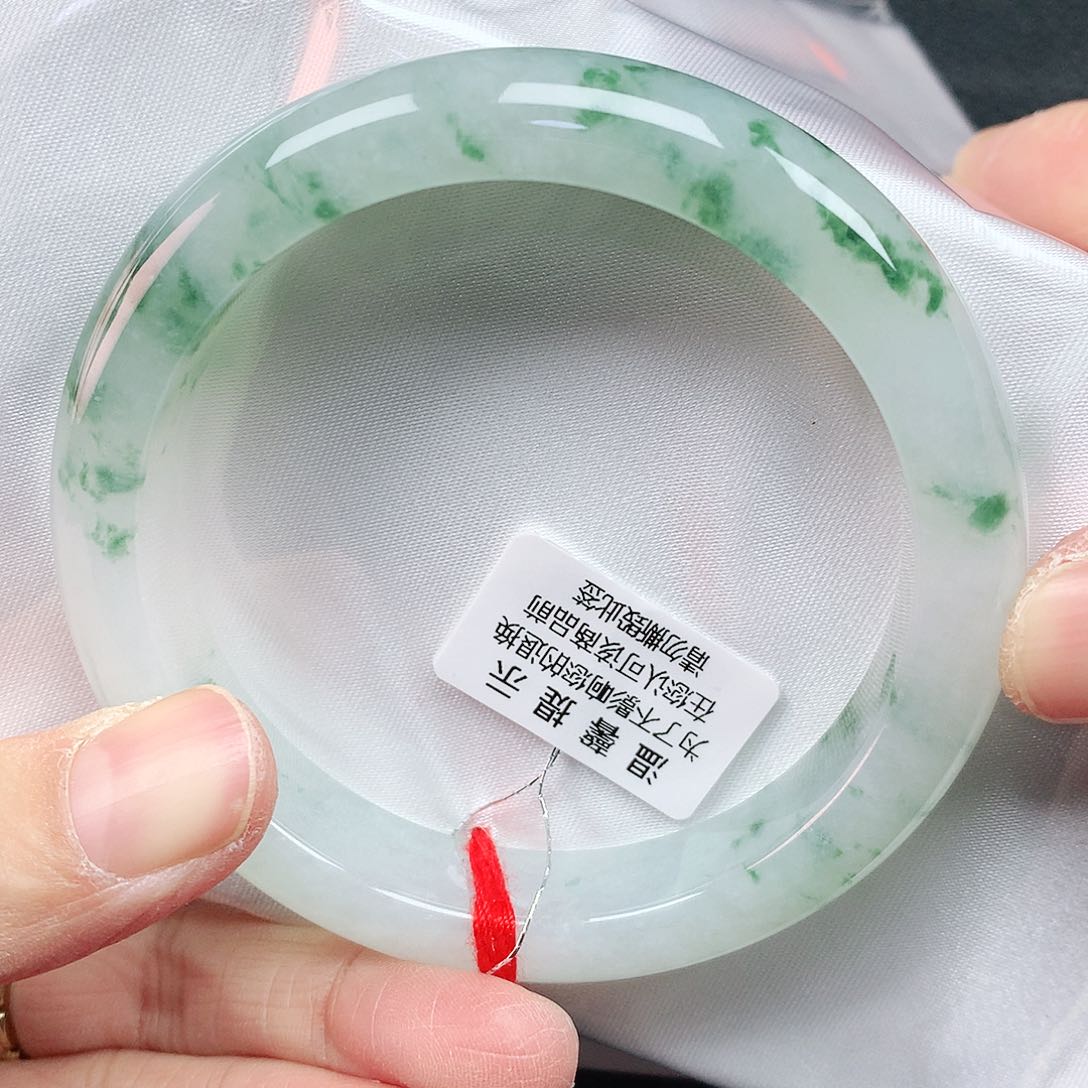 翡翠手镯未镶嵌57圈