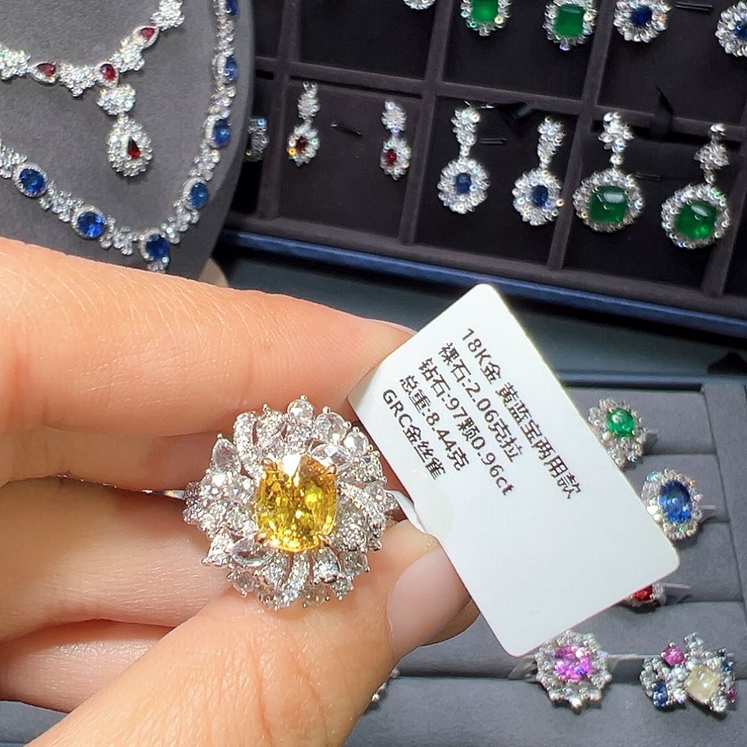 彩色蓝宝石戒指18K金镶嵌