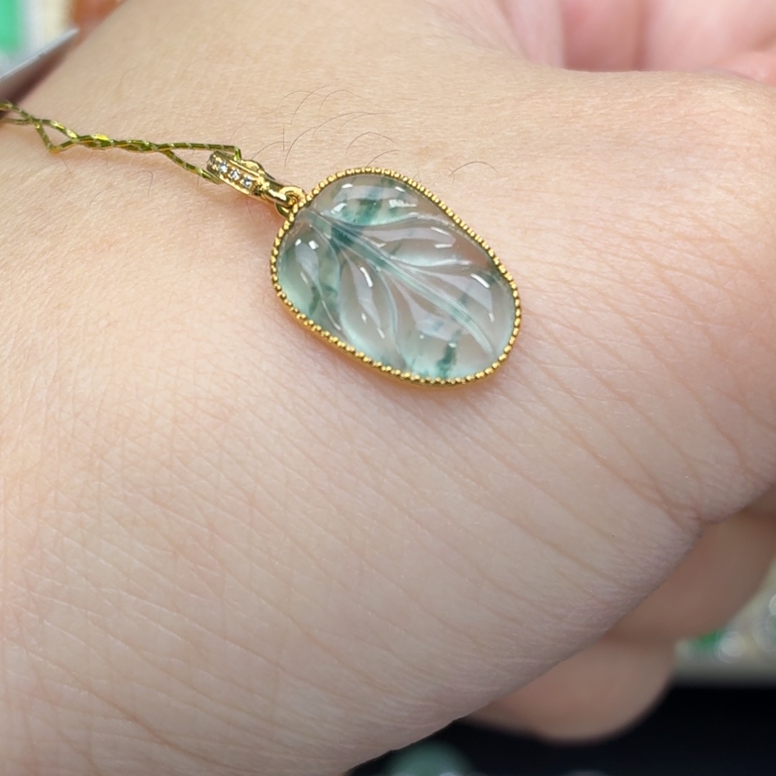 翡翠18K金镶嵌颈饰