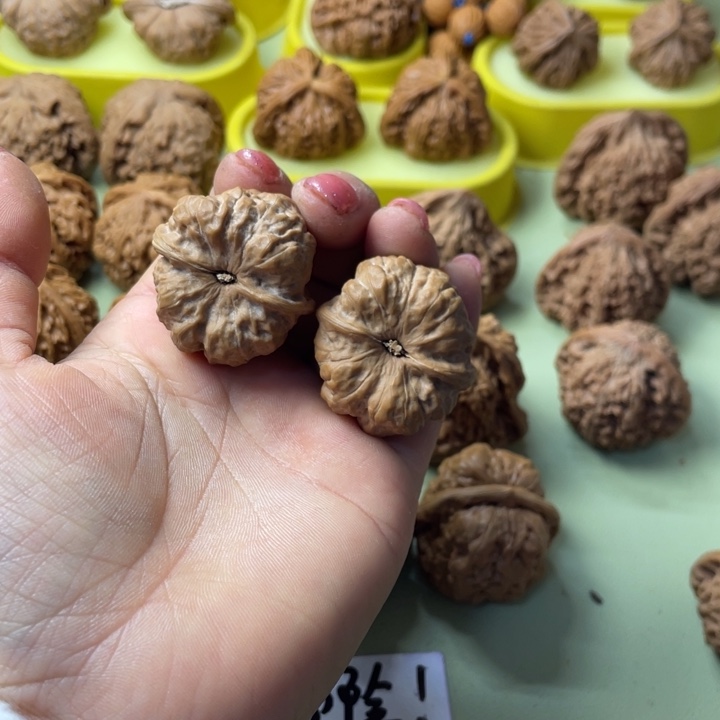 九***月手把件原树核桃蛙蛙