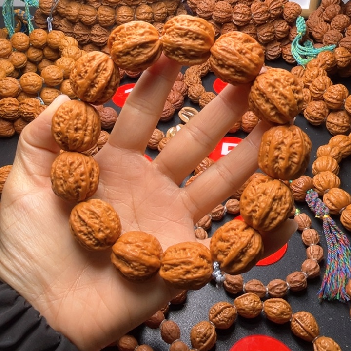 文玩核桃吊坠蜡皮方墩