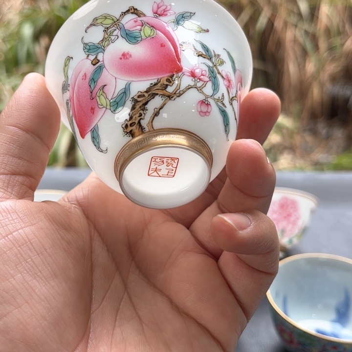 杯红**心景德镇陶瓷艺术品