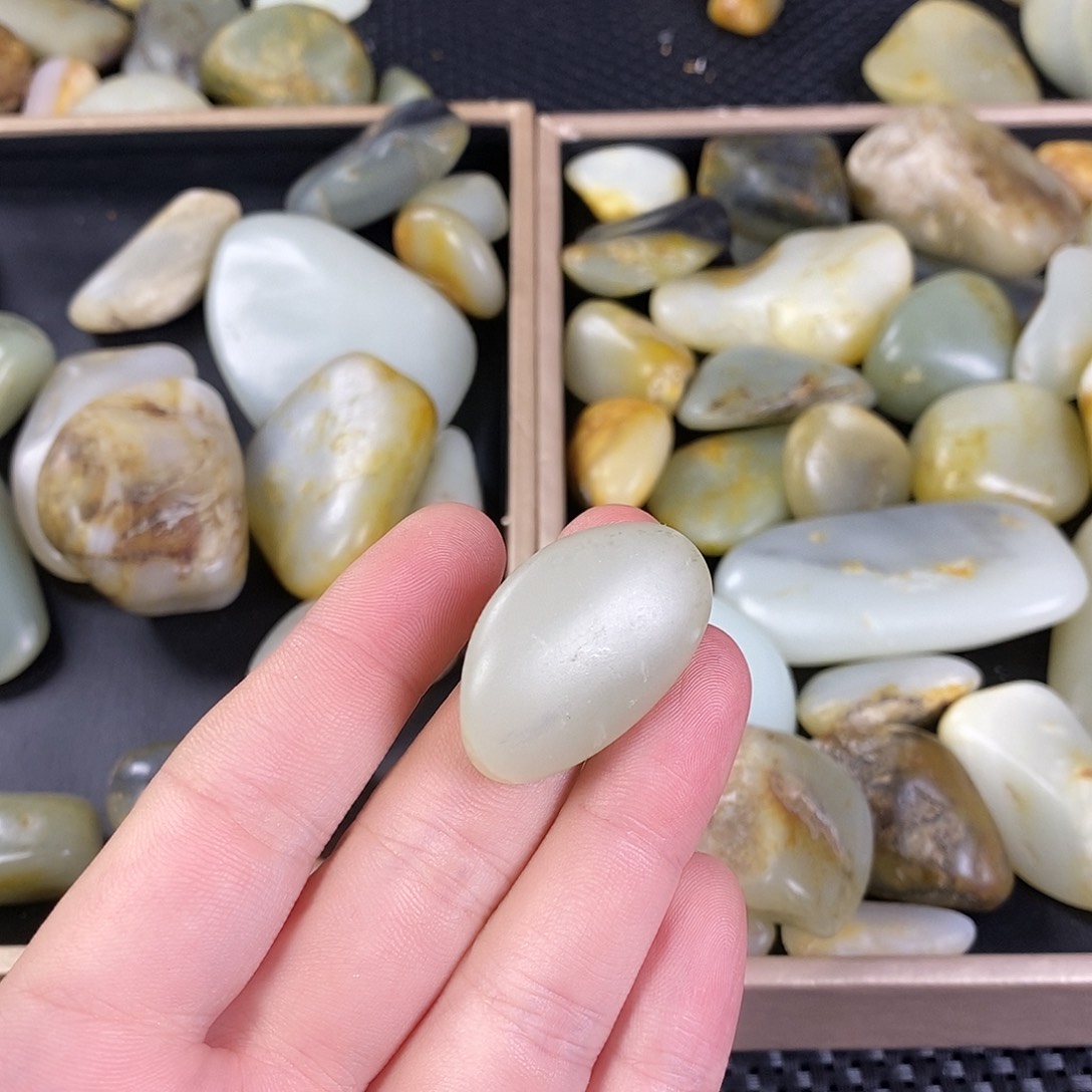 老***陈和田玉未镶嵌珠宝奇石