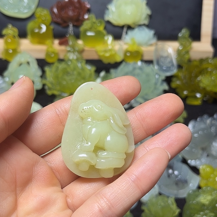 余***扰蛇纹石玉未镶嵌颈饰