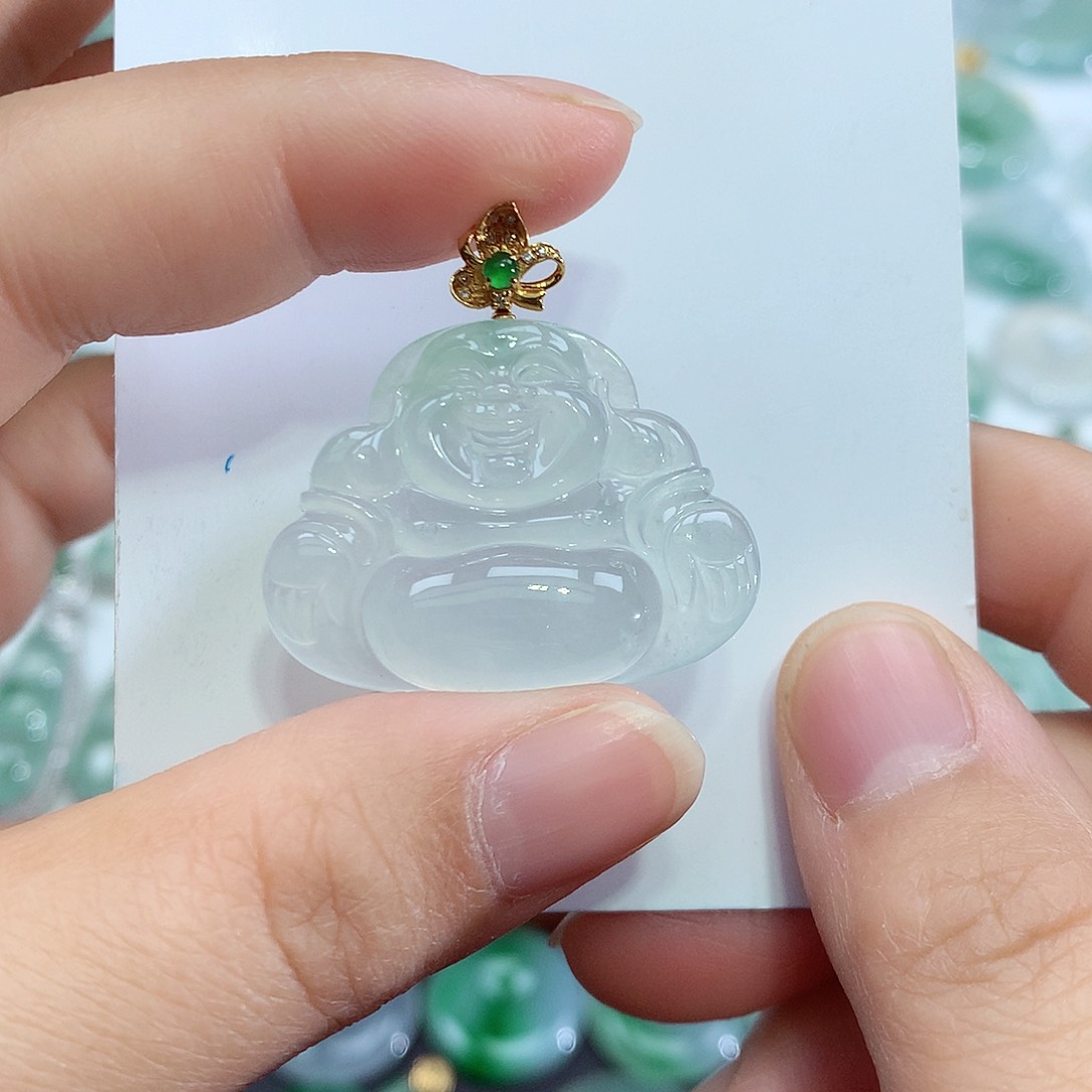 翡翠颈饰未镶嵌佛