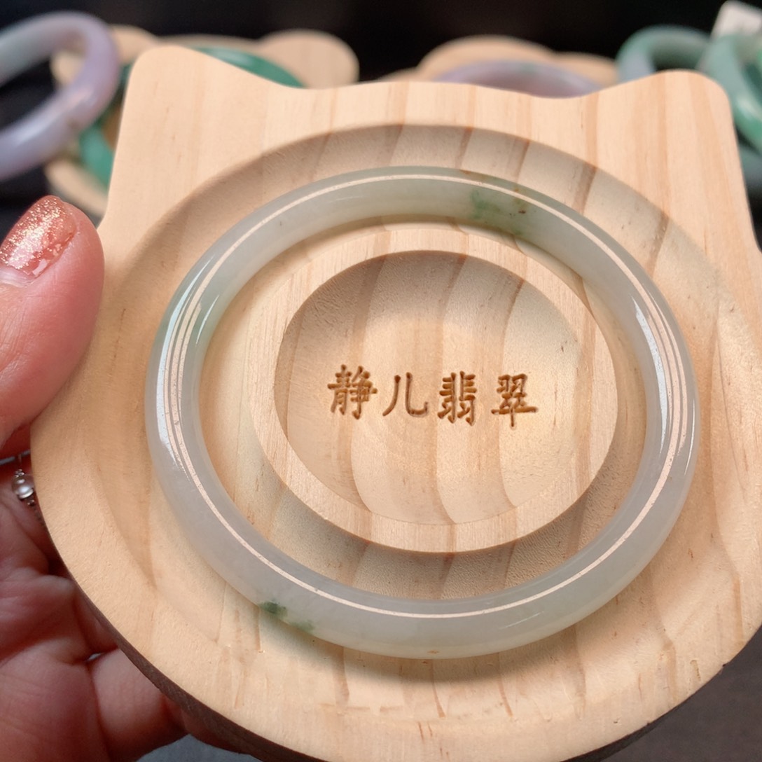 翡翠手镯未镶嵌55圈口
