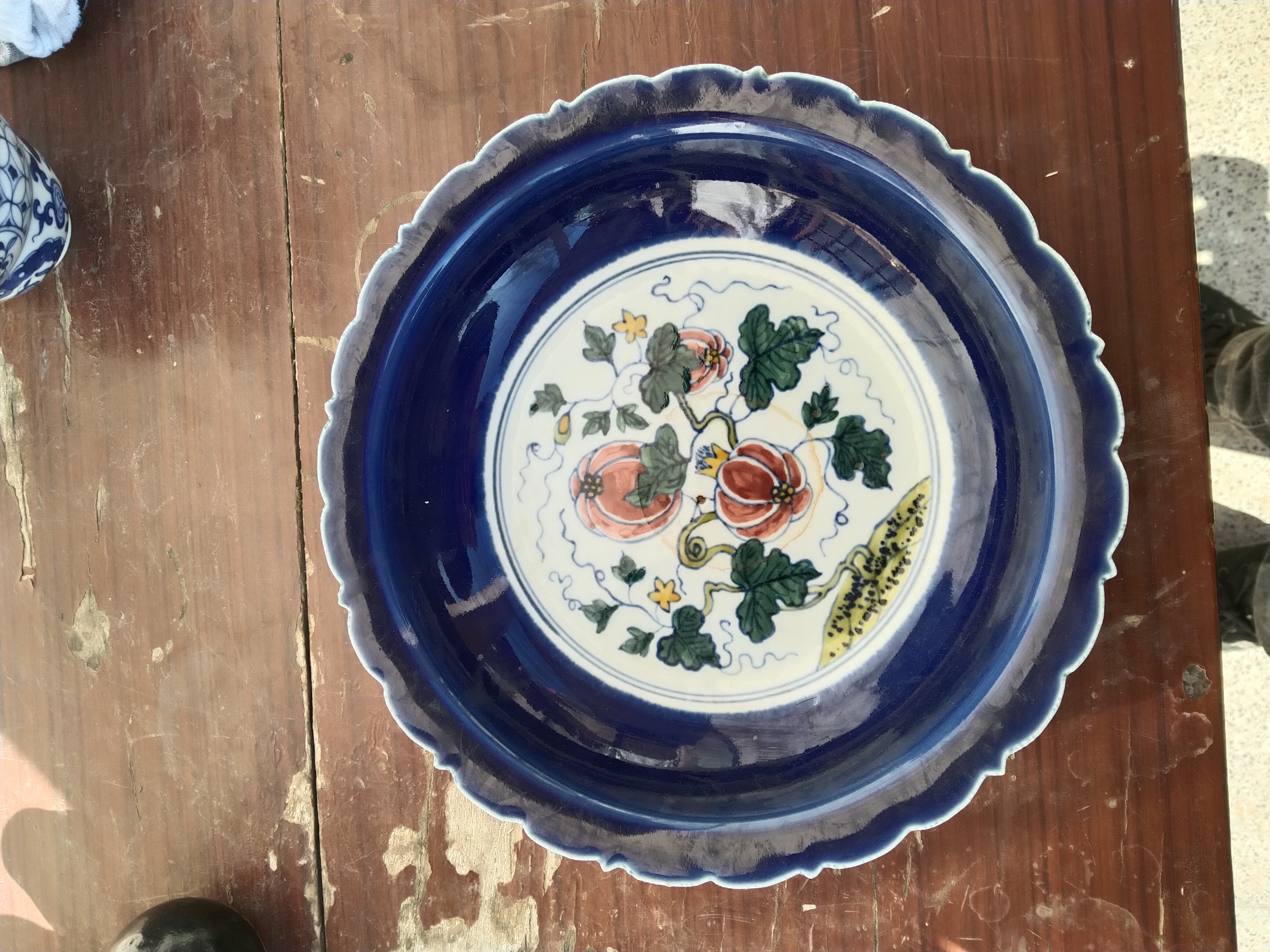 霁兰带花的盘子摆件