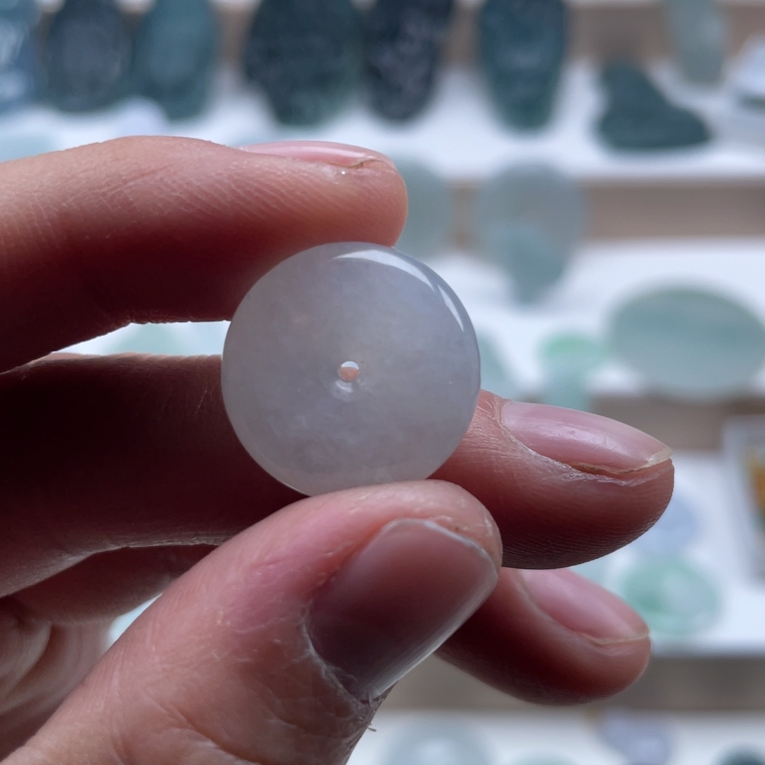 翡翠未镶嵌颈饰平安扣