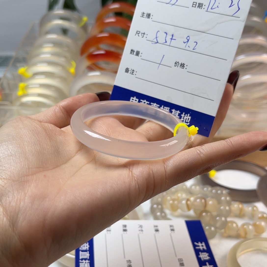 ·***·玛瑙/玉髓未镶嵌手镯