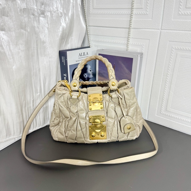 95新 MIU MIU/缪缪 95新 豆绿色泡芙托特单肩包