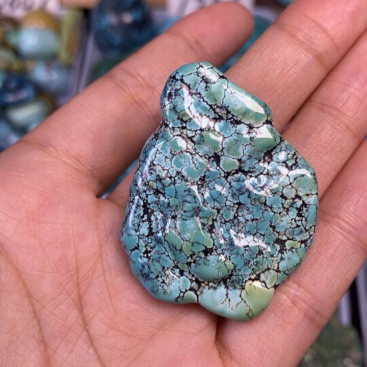 绿松石未镶嵌颈饰