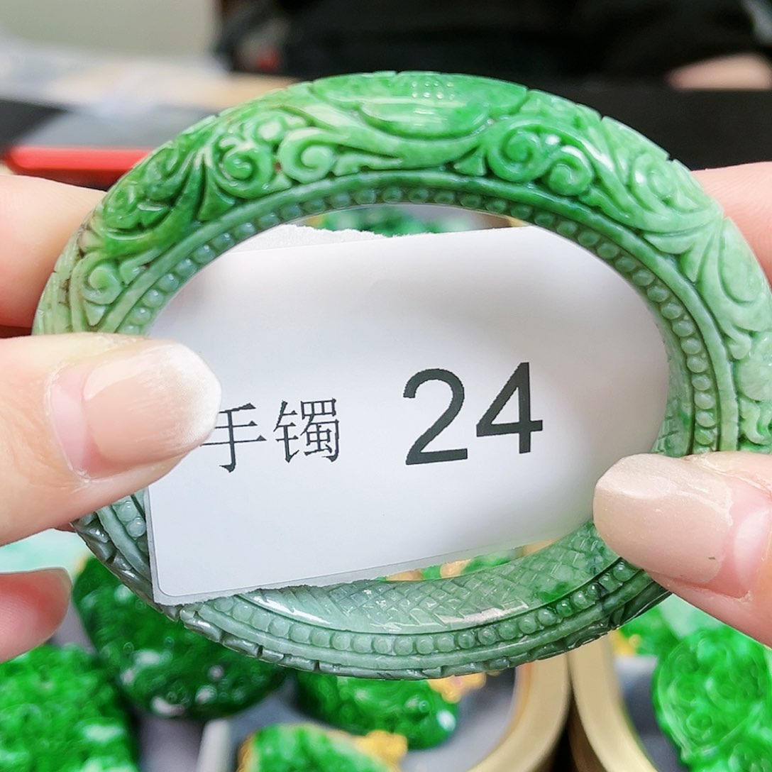 翡翠颈饰未镶嵌手镯58-59