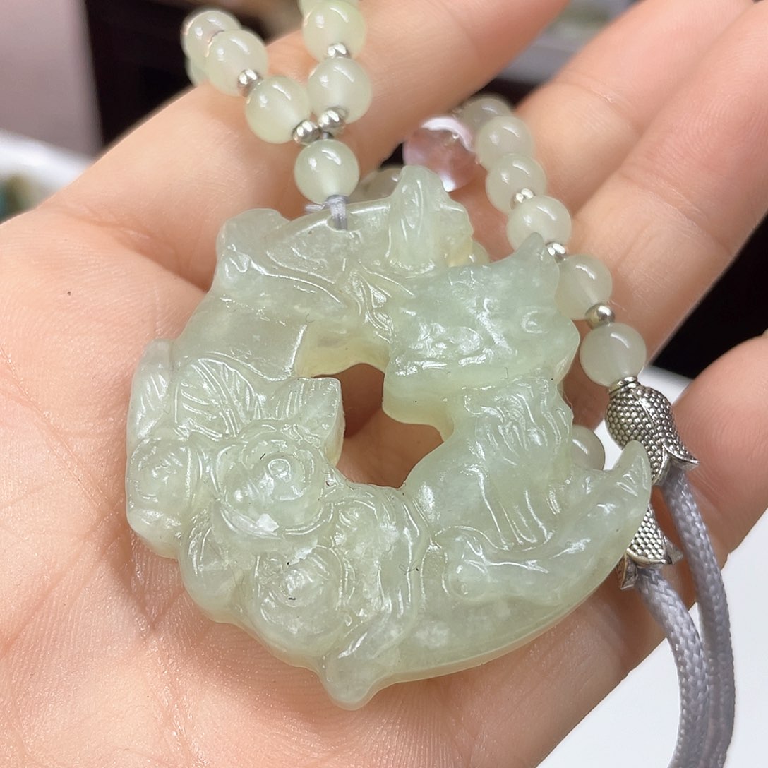 蛇纹石玉颈饰未镶嵌