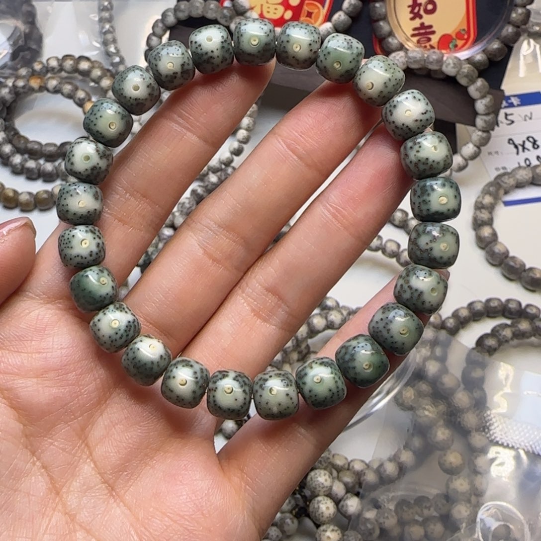 星月菩提手串睡*了石玉绿包白糯冰9×8